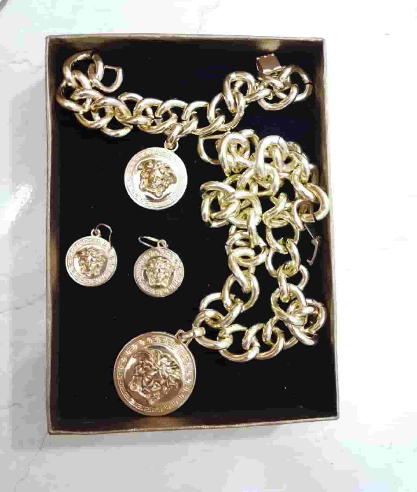 طقم  اكسسوارات فرزاتشي