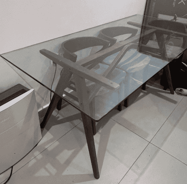 طاولة طعام
