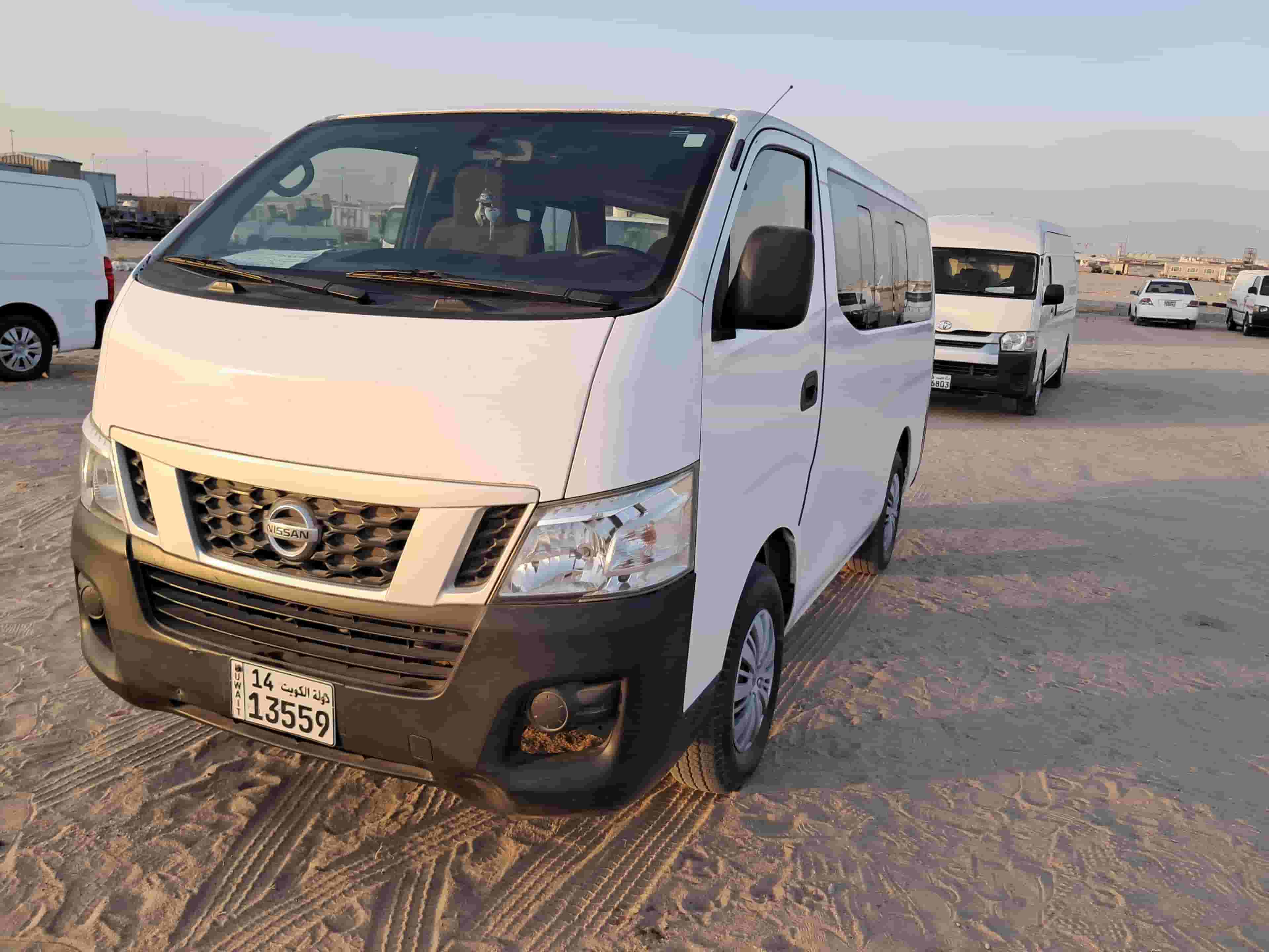 باص نيسان اورفان ٢٠١٦