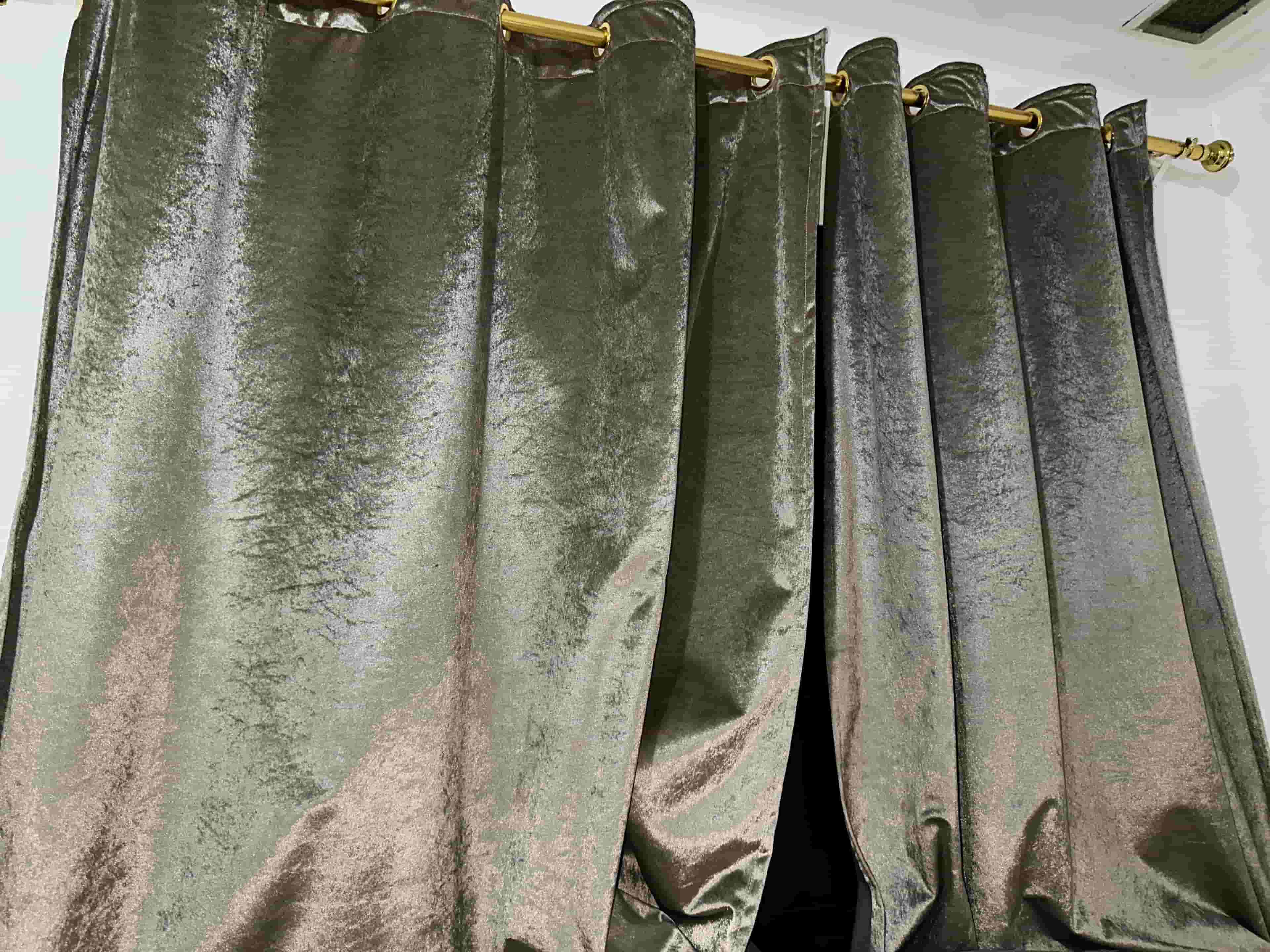 4 pieces of curtains with their holder