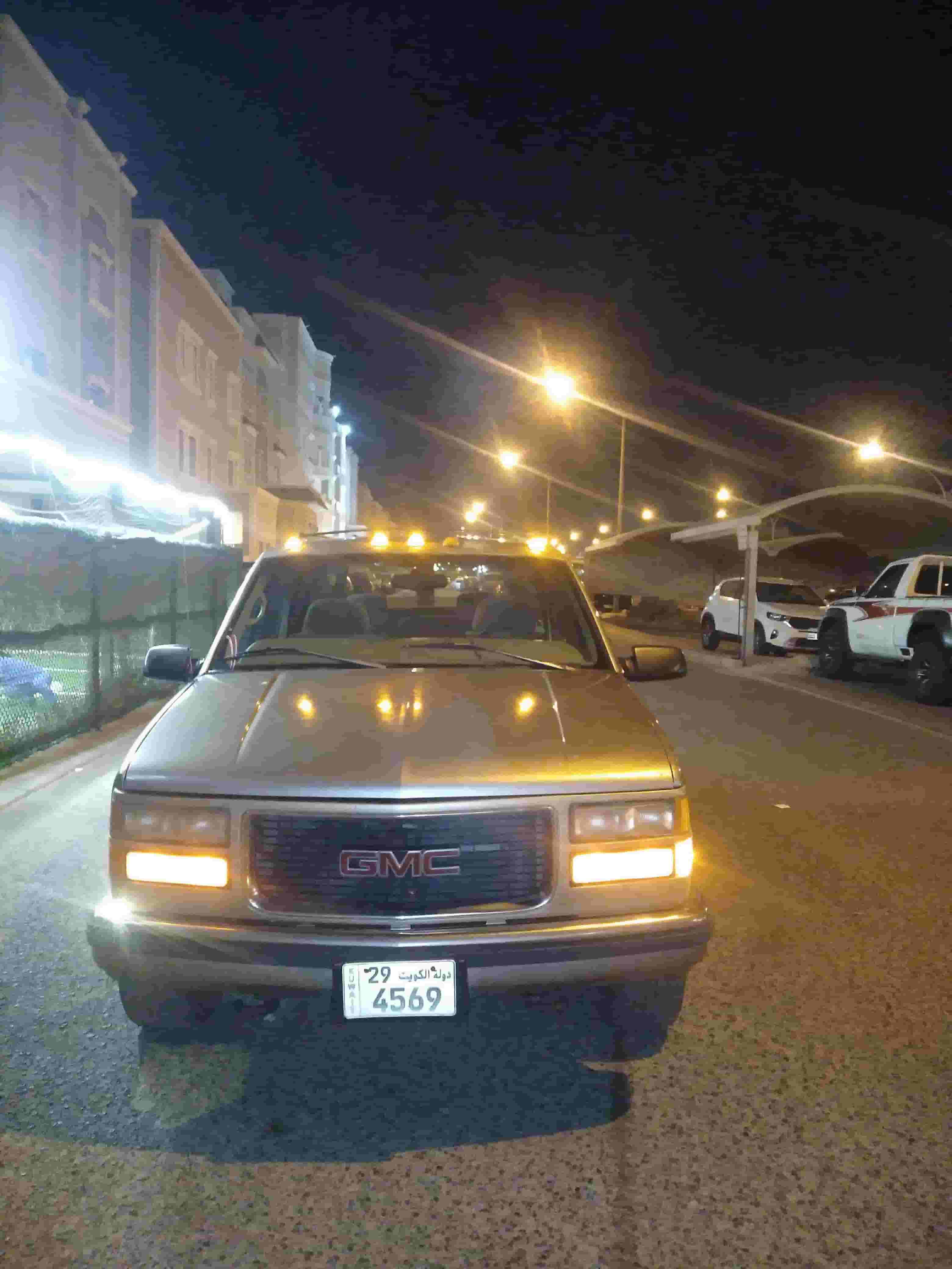 Suburban GMC model 1999  