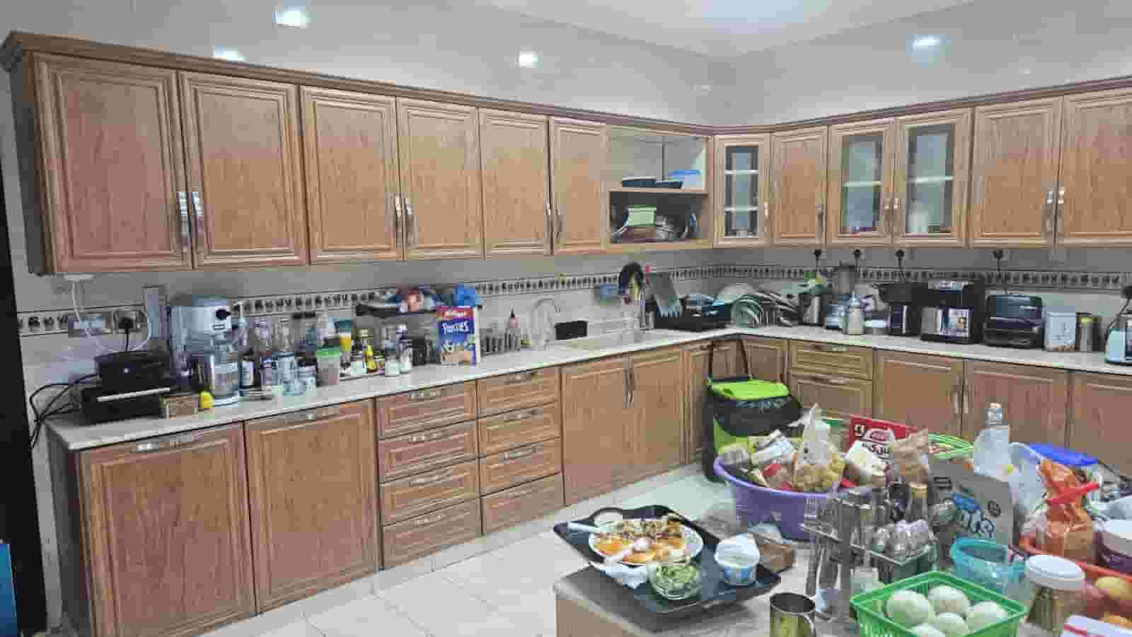 We buy all kinds of aluminum kitchens  
