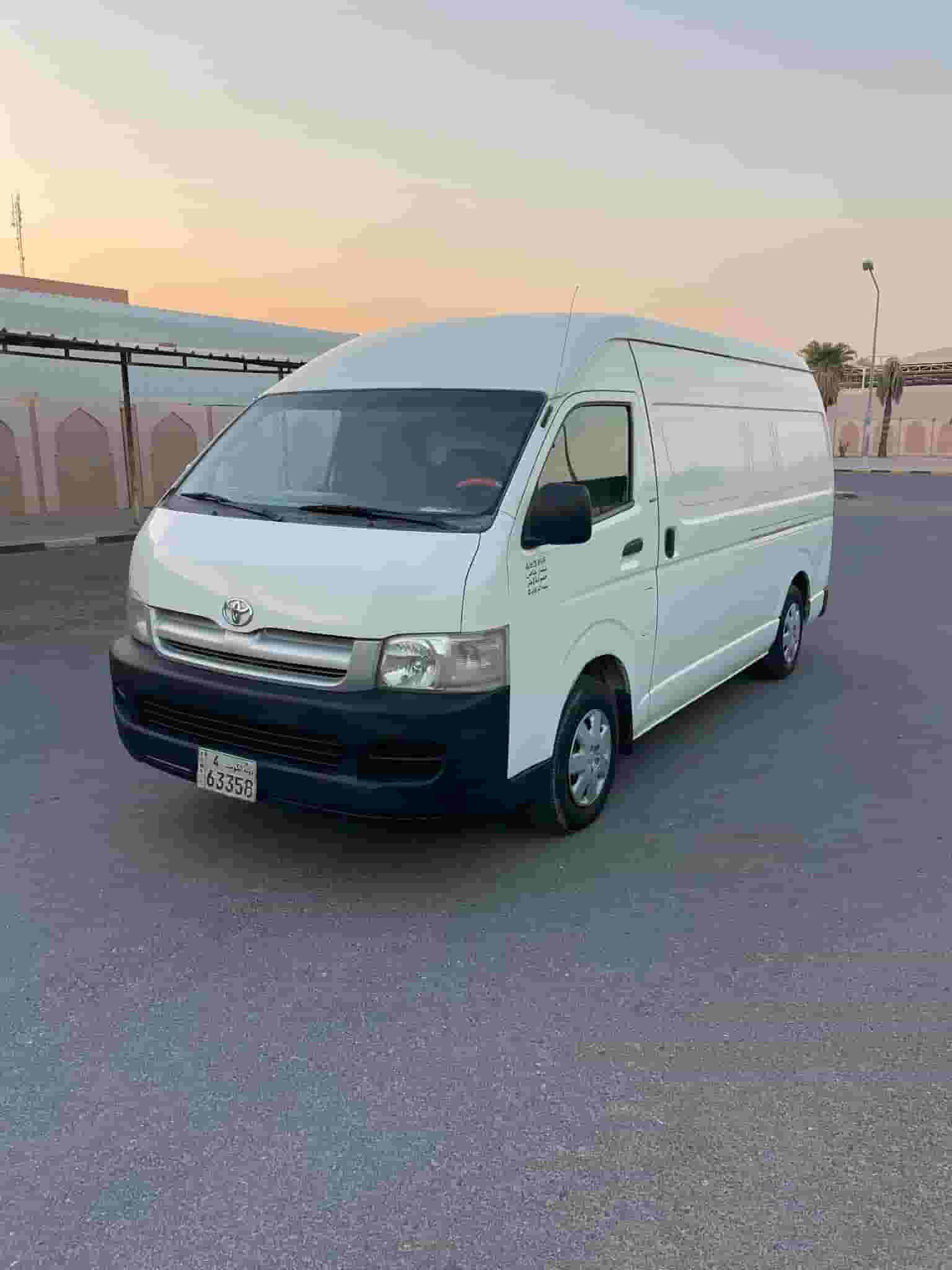 Toyota Hiace bus 2007