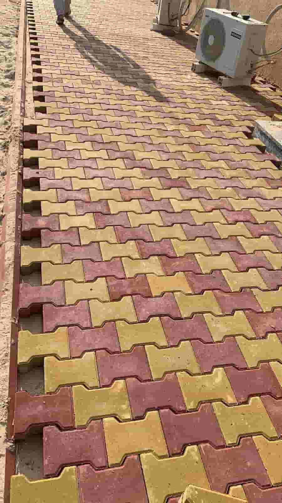 Abu Mohammed is the teacher of an overlapping tile like a curbstone