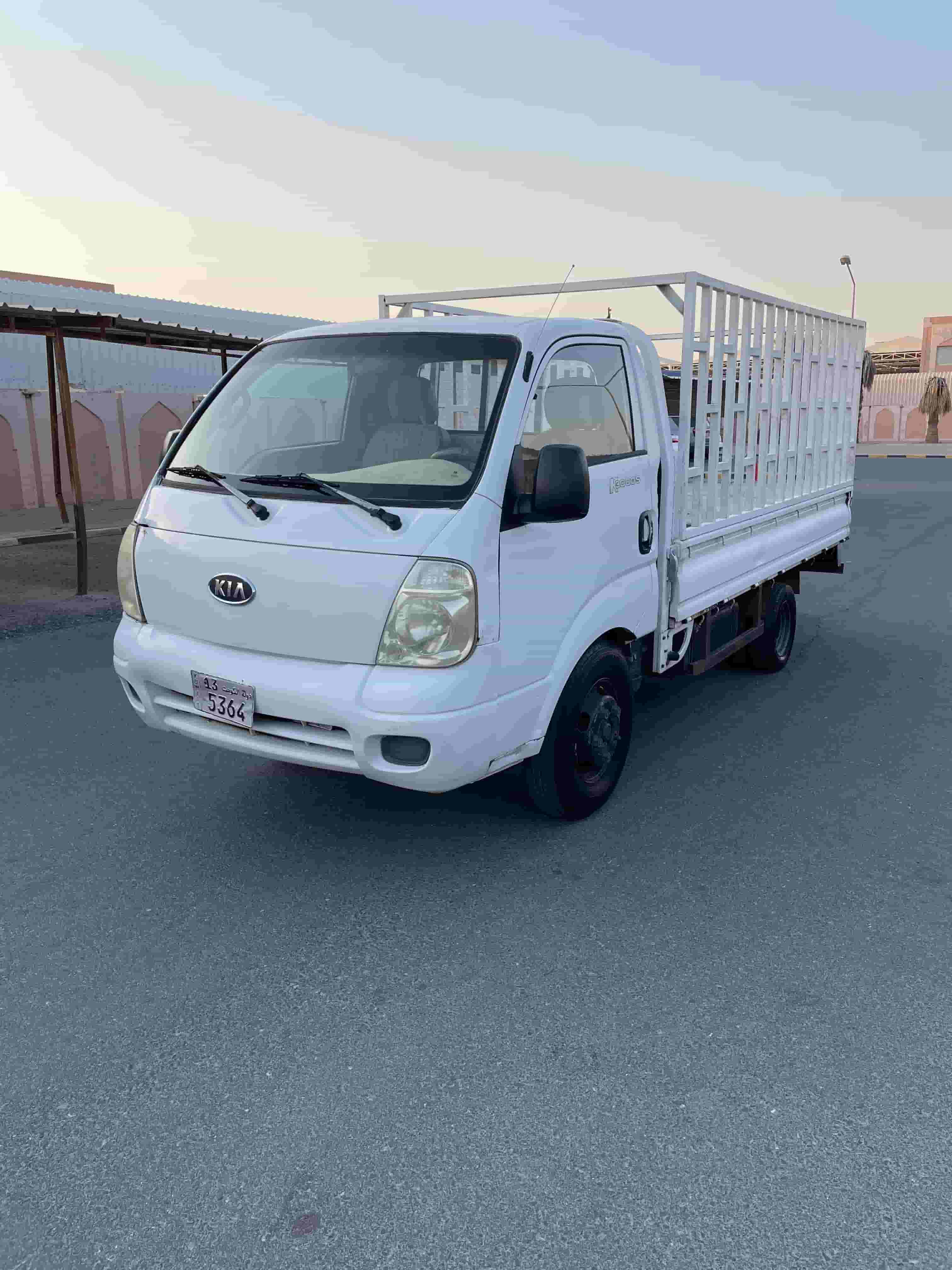 Kia semi-truck model 2006 