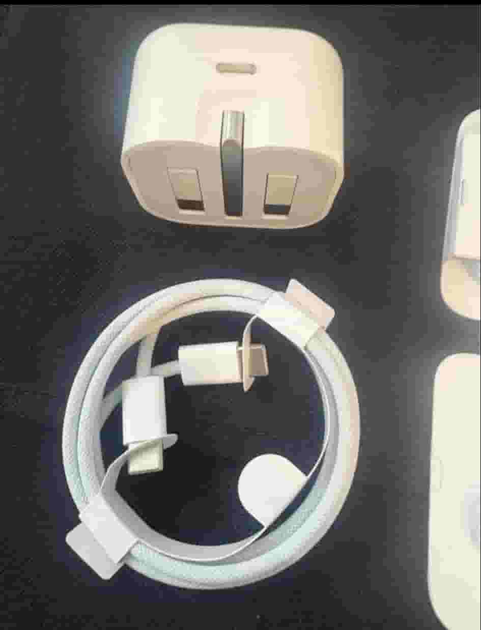 For sale original iPhone charger 20 watt iPhone 13/14/15/16