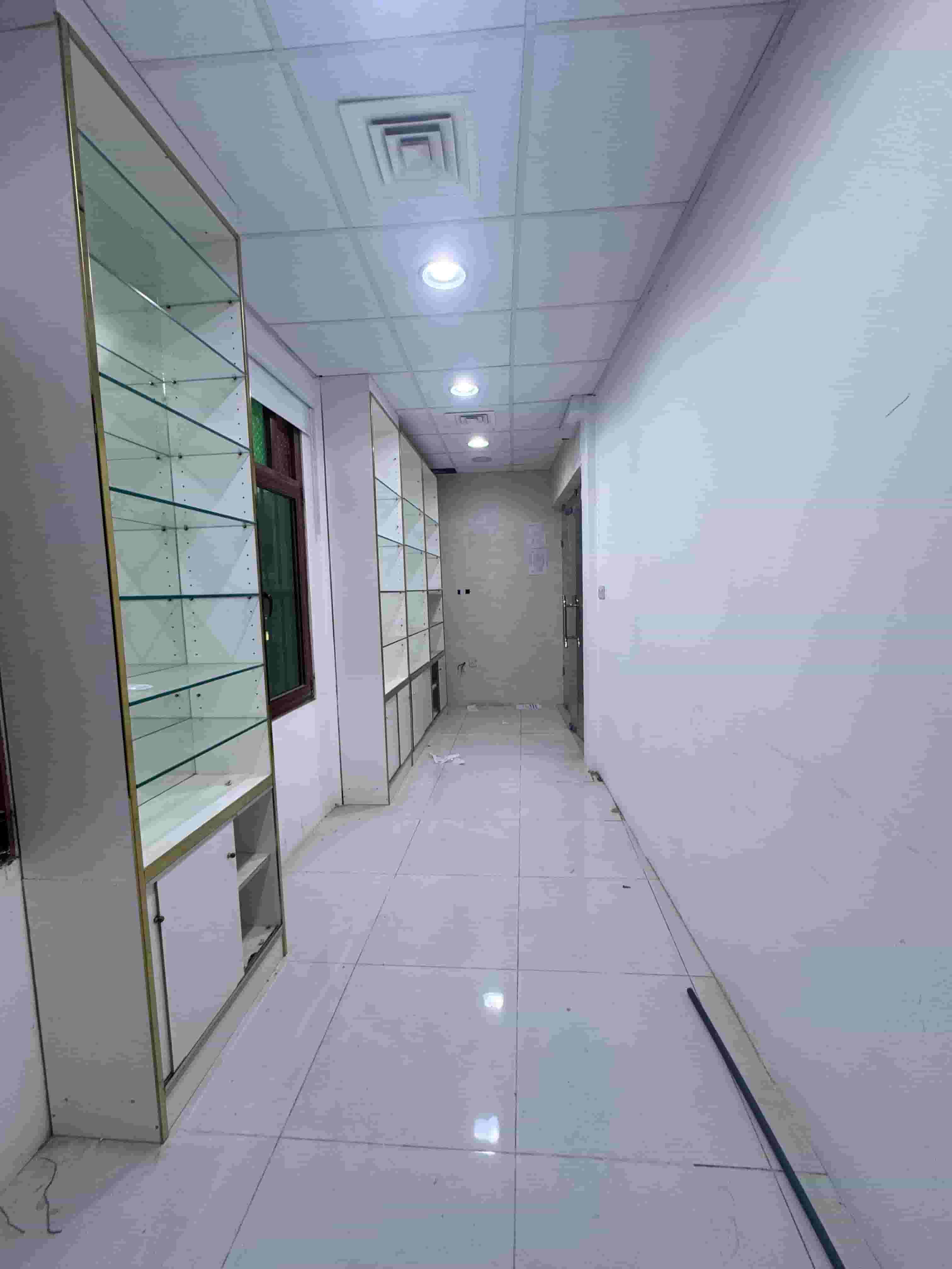 Shop for rent in Al Mbarakiya
