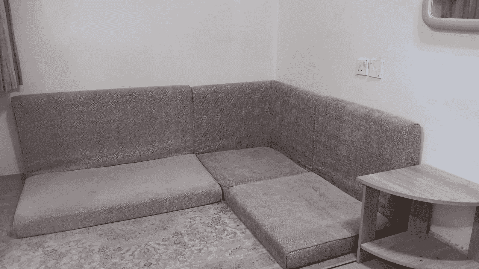 A floor diwaniya of 3 pieces of strong and elegant raw materials with prominent engravings