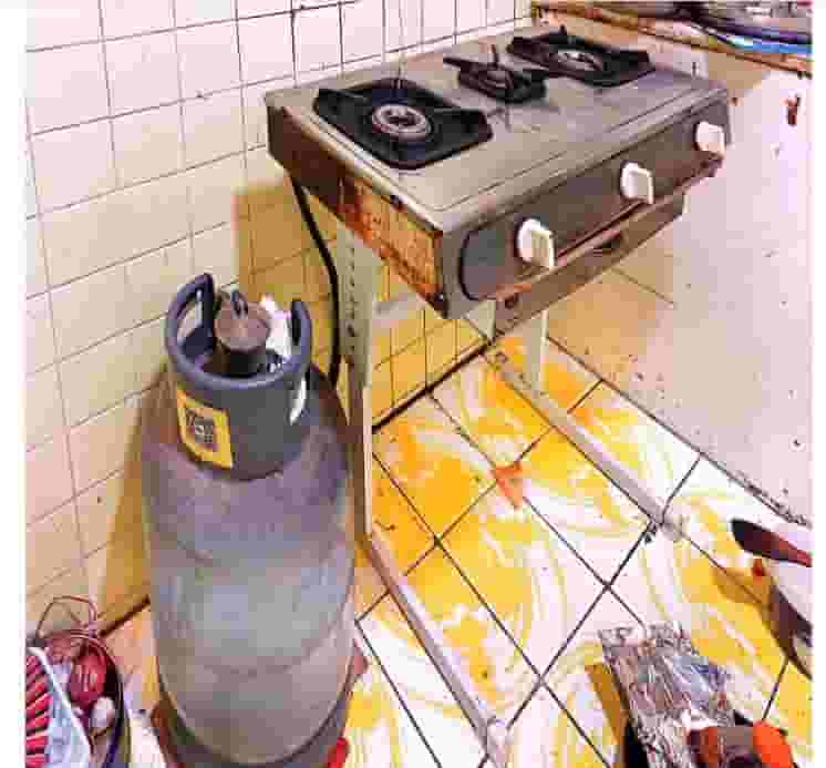 Cooking stove with gas cylinder for sale